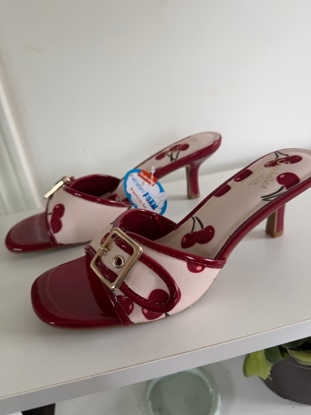 LAST FEW PAIRS Cherry kitten heels MEMORY FOAM - Picture 2 of 6